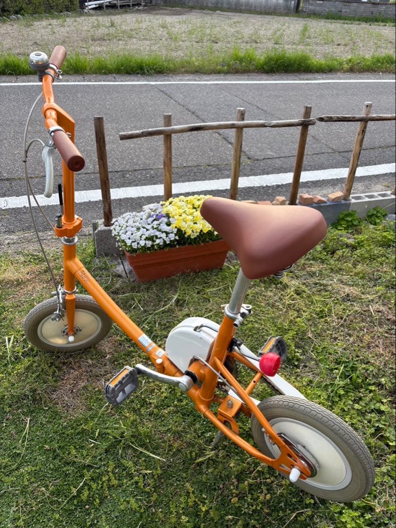 オレンジ色折りたたみ自転車（ナショナル）