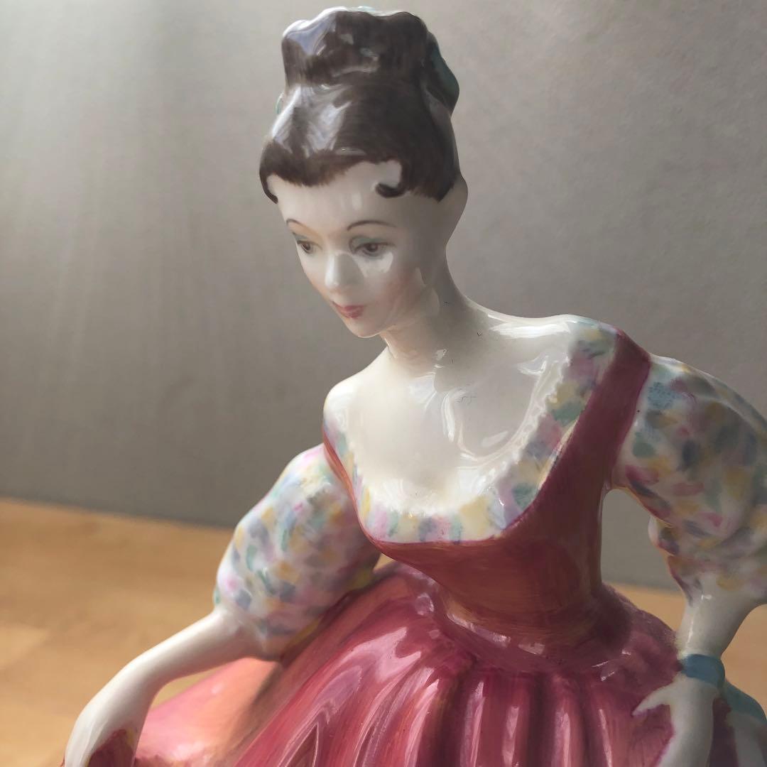 ロイヤルドルトン　フィギュリン　fair lady貴婦人　女性　陶器人形