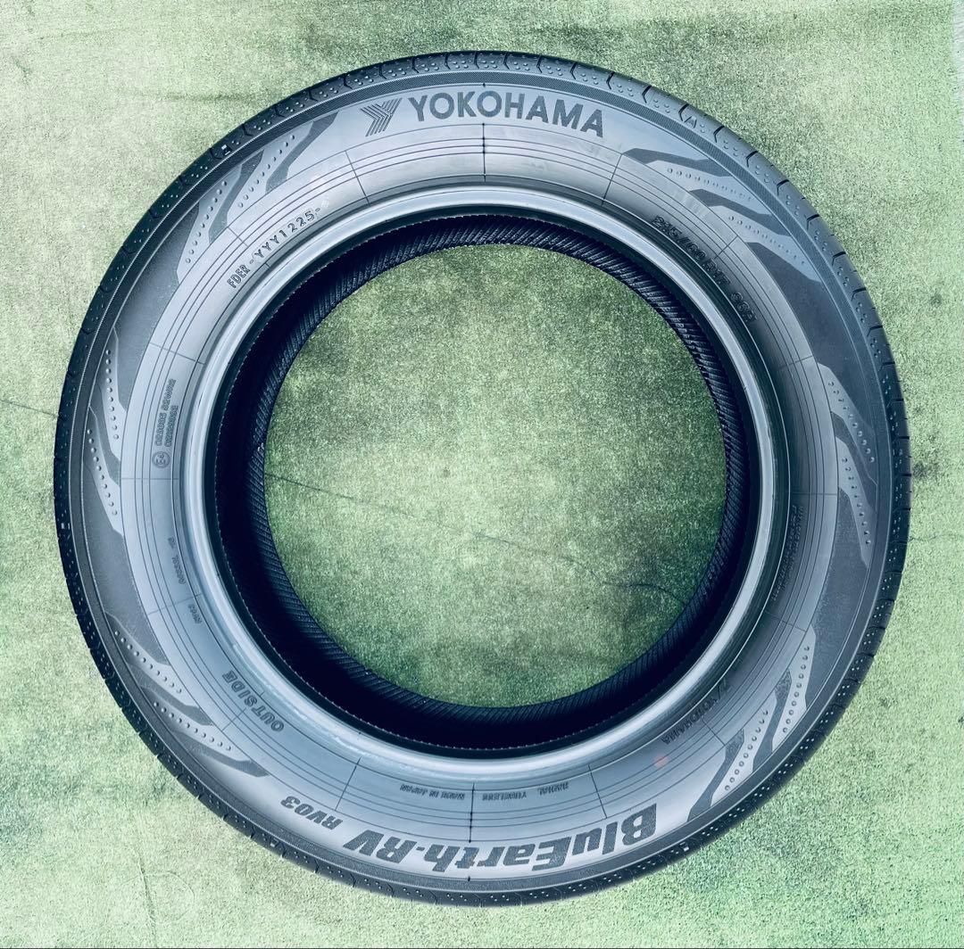 215/60 R17、YOKOHAMA BluEarth RV-03、2025年