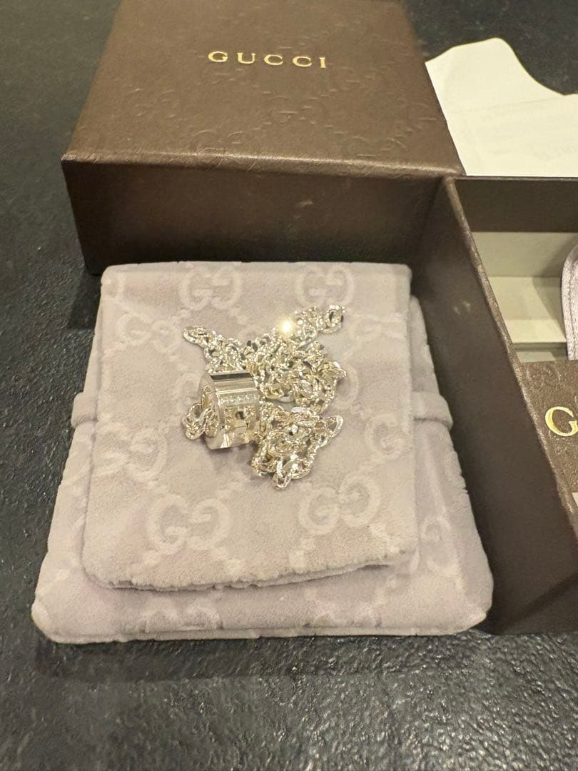 新品　GUCCI グッチ ブランデッドGロゴ ネックレス シルバー　ユニセックス