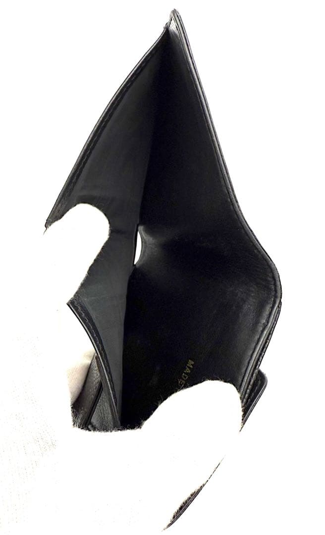 シャネルキャビアスキン ココマーク黒折り財布