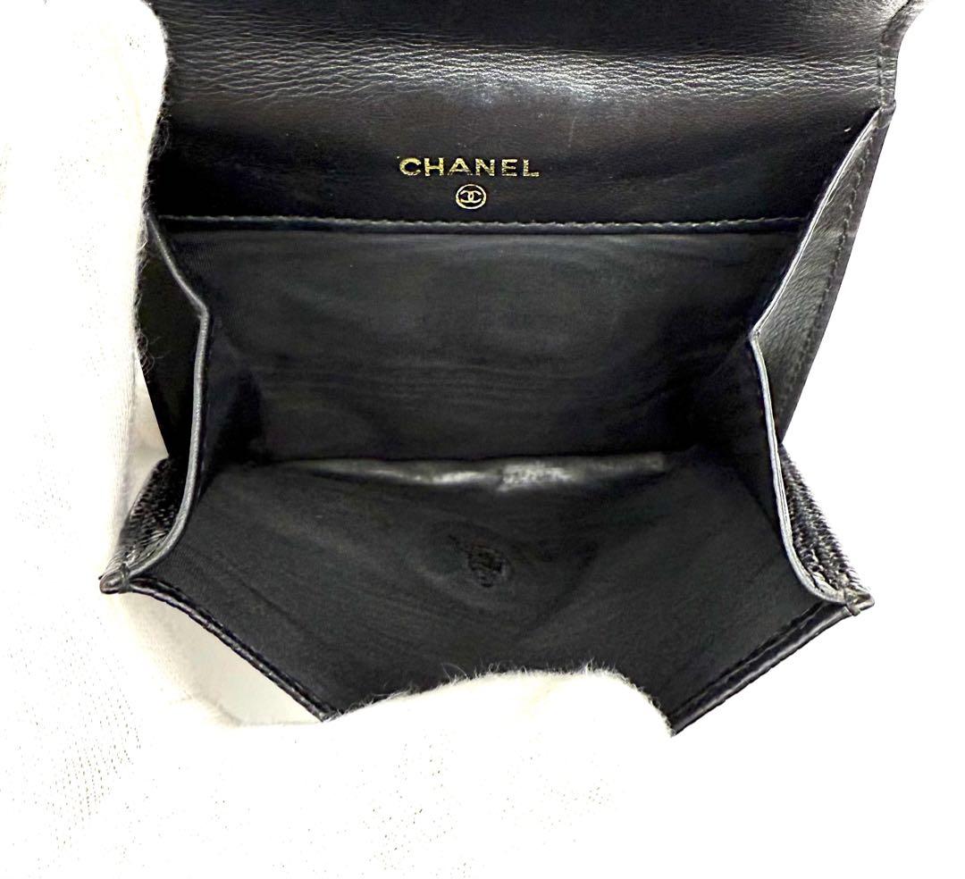 シャネルキャビアスキン ココマーク黒折り財布