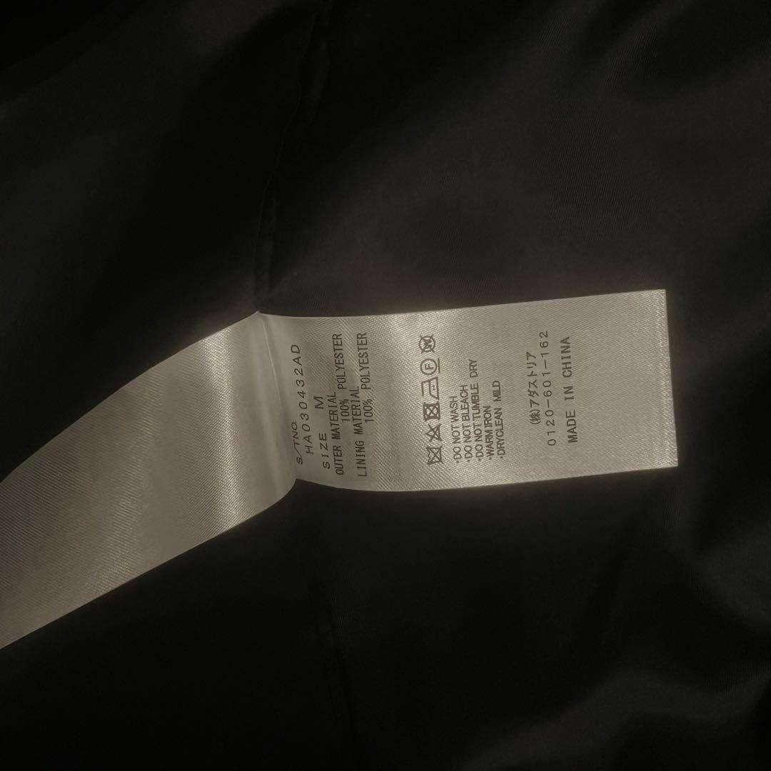 HARE ブラックとグレーのダブルブレストトレンチコート