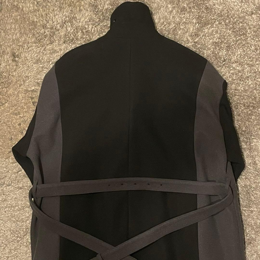 HARE ブラックとグレーのダブルブレストトレンチコート