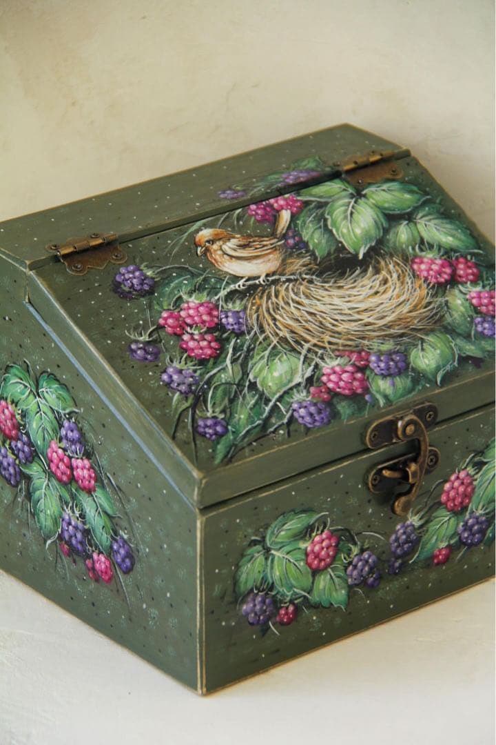 ロシア雑貨☆『ベリー&鳥の巣』木製収納box マトリョーシカ ガリーナ作