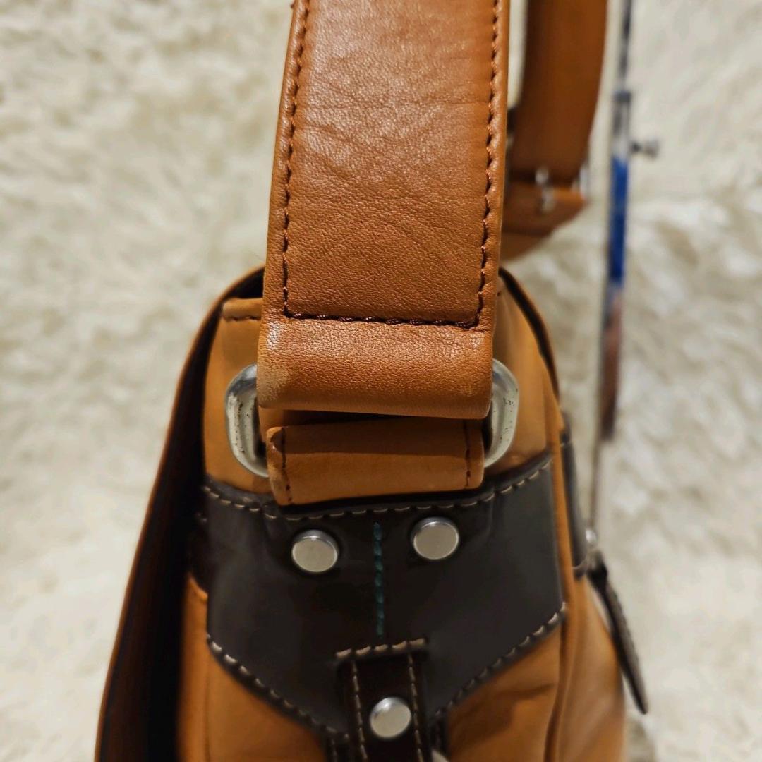 美品 ソメスサドル レザー フラップ ショルダーバッグ キャメル A4