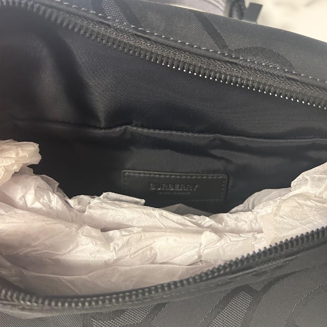 【ご購入者様確定商品】【新品未使用】BURBERRY TBモノグラムボディバッグ