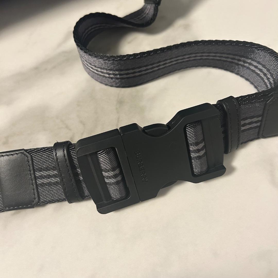 【ご購入者様確定商品】【新品未使用】BURBERRY TBモノグラムボディバッグ