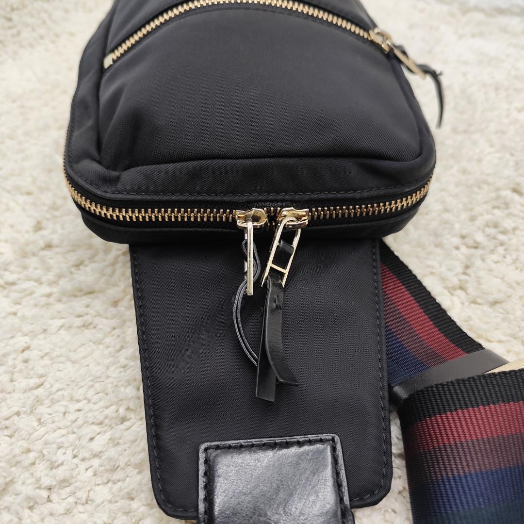 美品 Paul Smith ボディバッグ ショルダー 黒 マルチストライプ 軽量