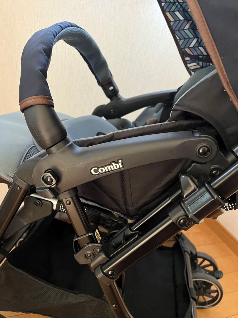 combi コンビ　スゴカルα 4キャス compact エッグショック【美品】