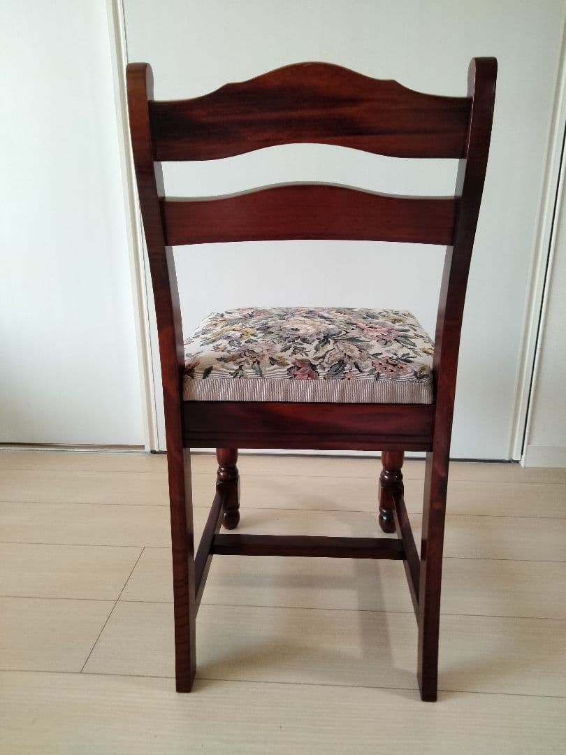 【張替使用品】イタリア製ゴブラン椅子