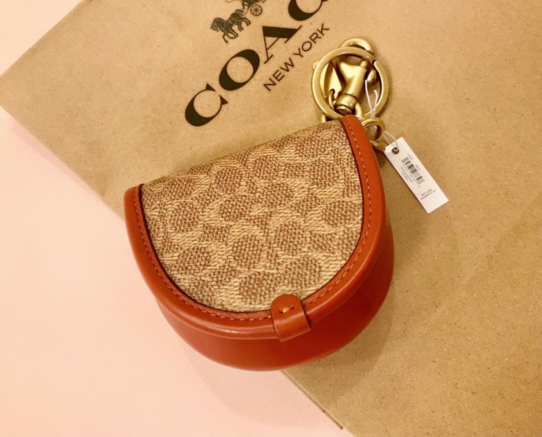 新品coach ミニ サドル バッグ チャーム シグネチャー