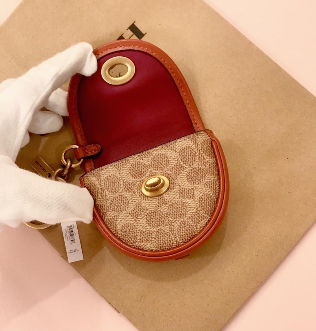 新品coach ミニ サドル バッグ チャーム シグネチャー