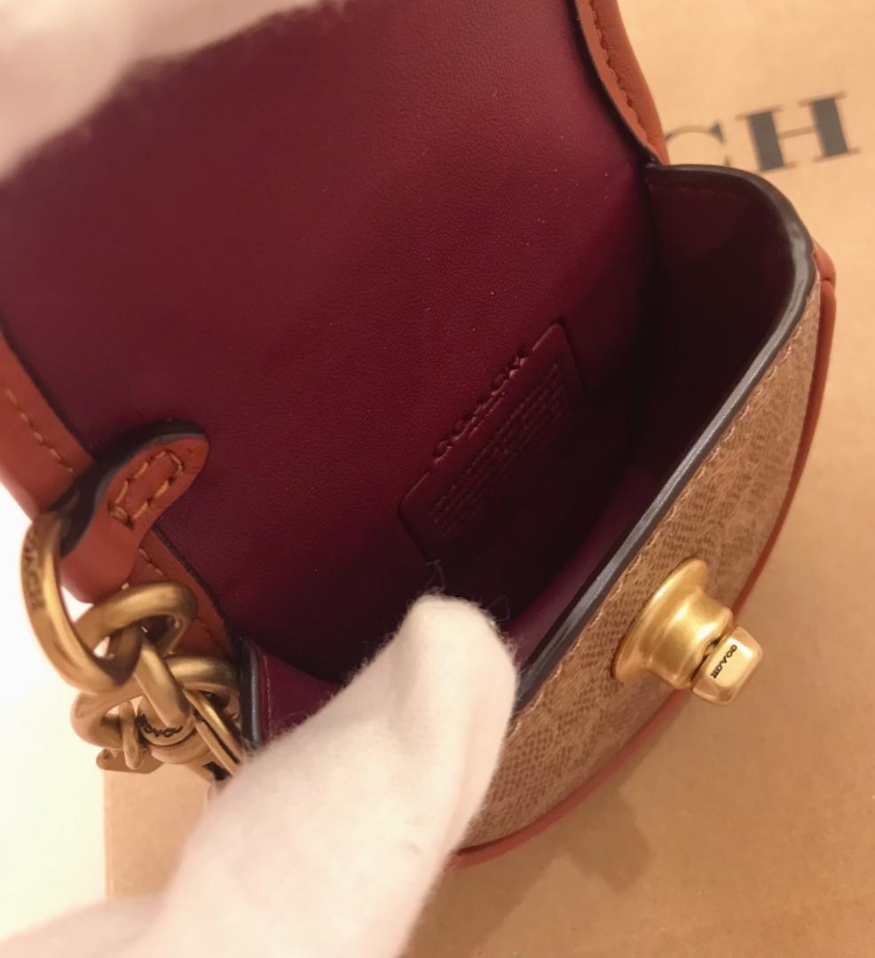 新品coach ミニ サドル バッグ チャーム シグネチャー