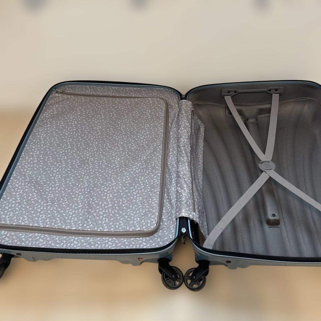 超軽量サムソナイト　コスモライト75機内預け無料最大サイズ