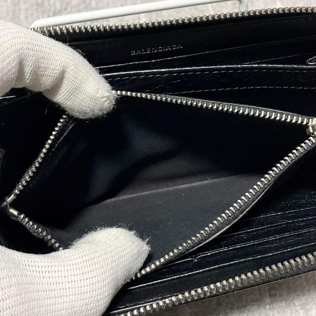 バレンシアガ［シワ加工］ラウンドジップ　長財布　ブラック　レザー　シルバー