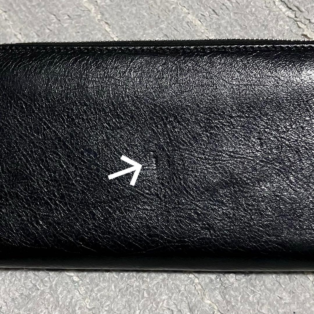バレンシアガ［シワ加工］ラウンドジップ　長財布　ブラック　レザー　シルバー