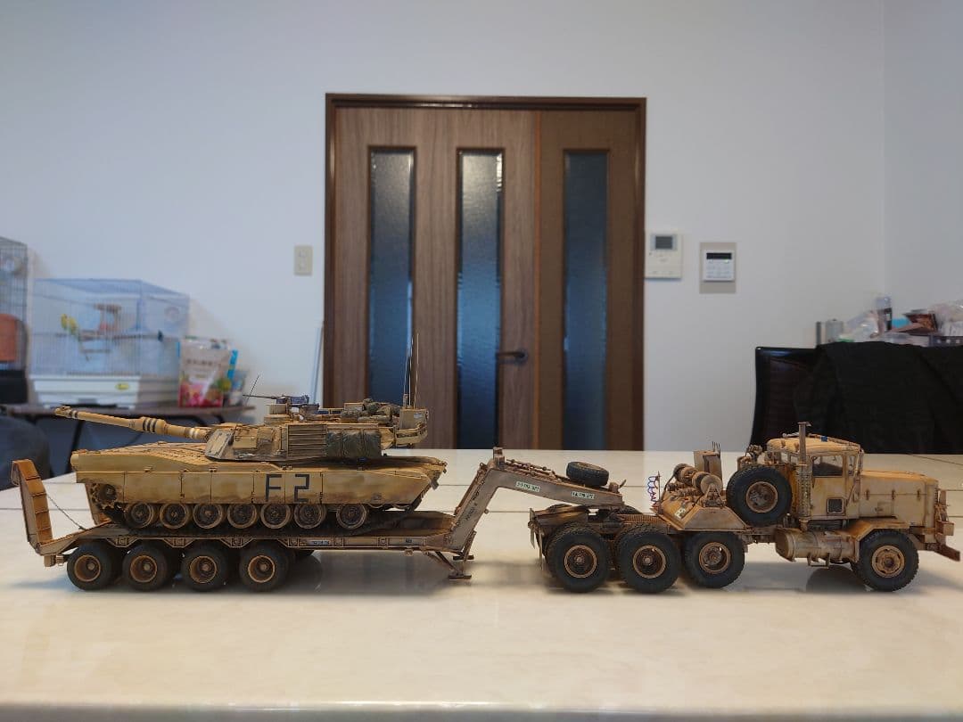 ホビーボス　戦車運搬車＆重装備セミトレーラー＆タミヤ　エイブラムス　1/35