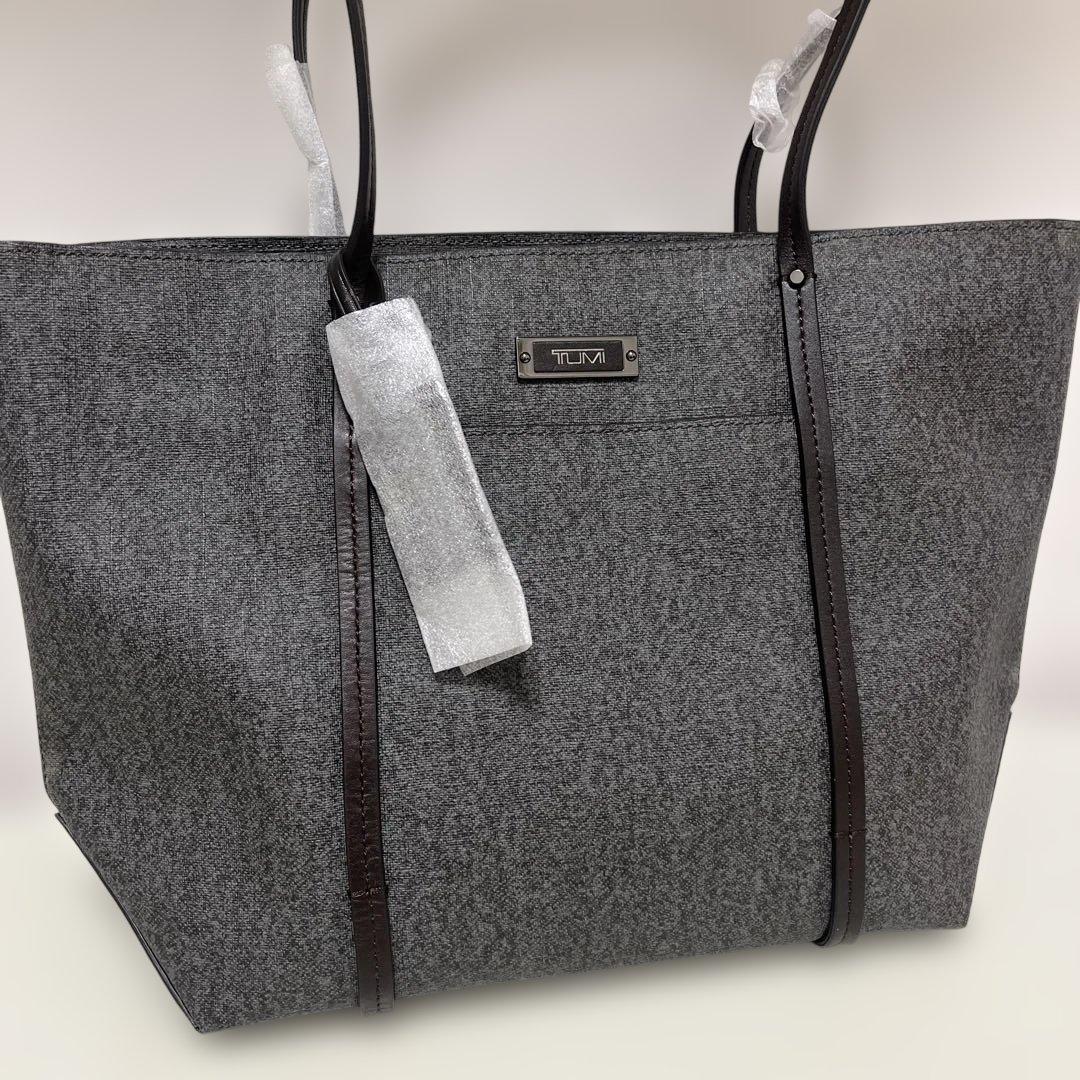 TUMI グレー レザートートバッグ