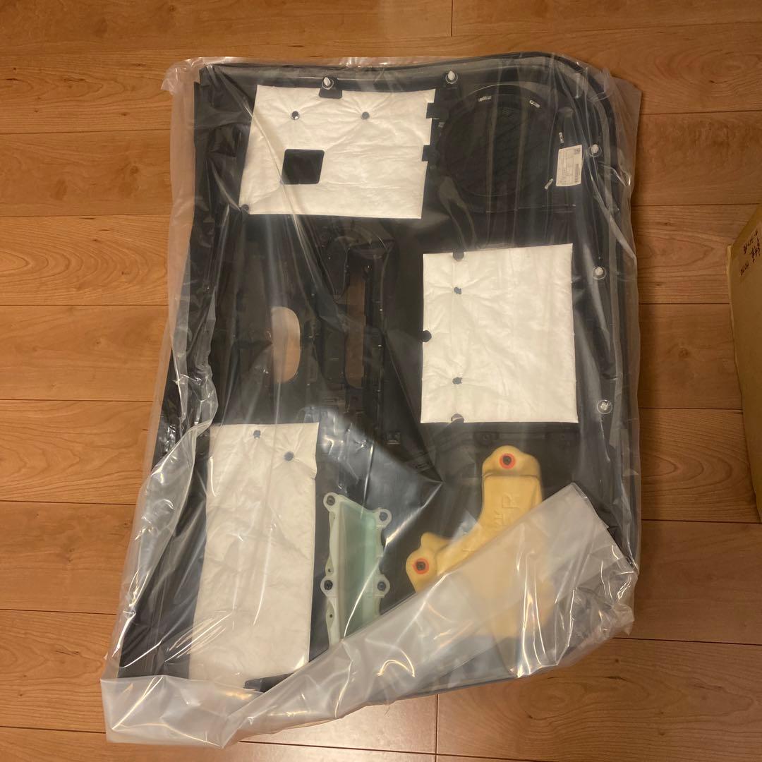 トヨタ アクア Ｇs フロントドアトリムボード 右 新品