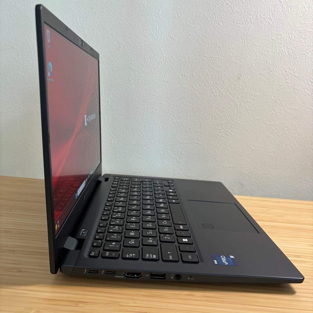 美品 東芝 2024年モデル 13世代 i5/FHD/16G 軽型 office