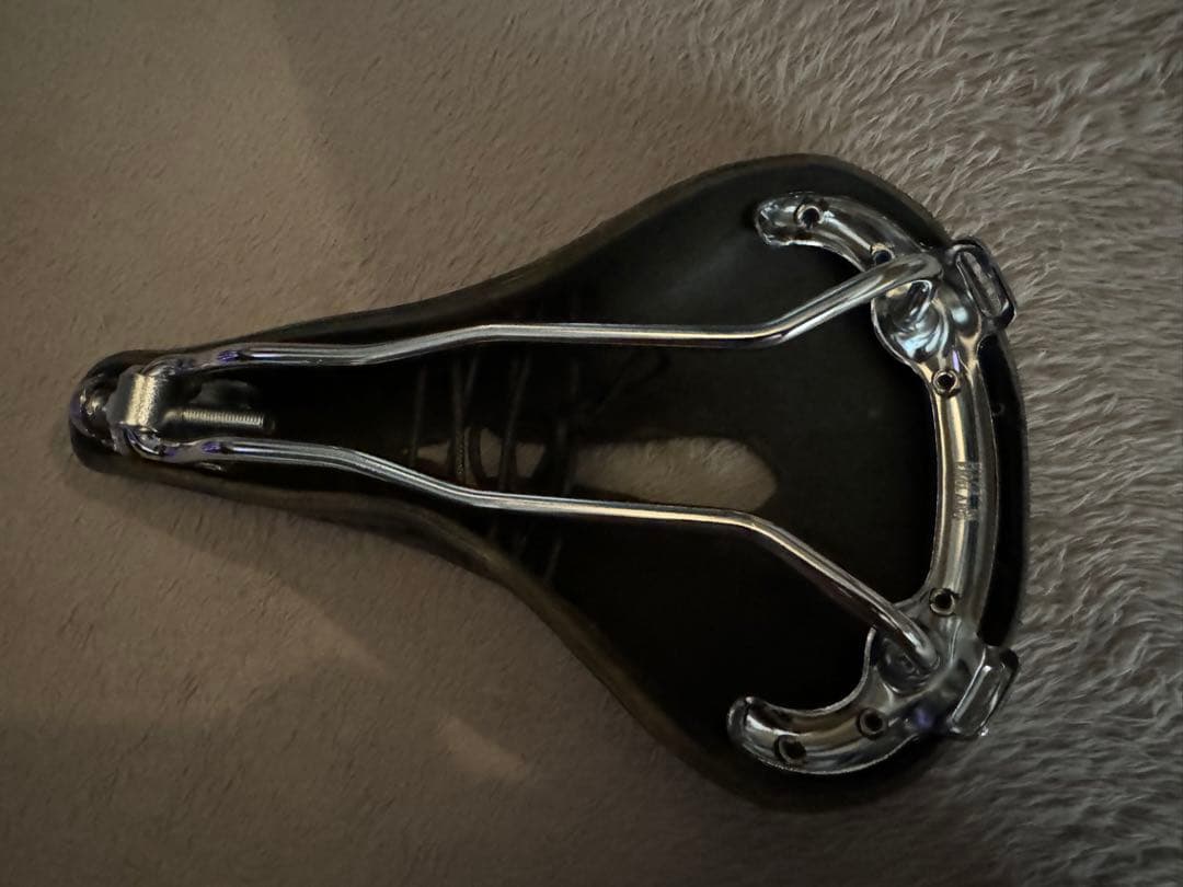 セール今月いっぱいまで! BROOKS B17 ブラック サドル