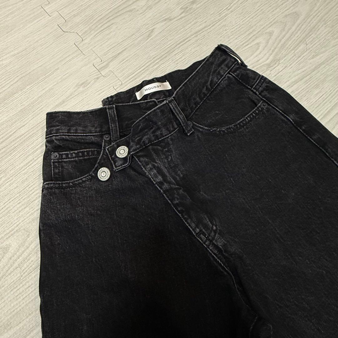 moussyマウジー CROSS WAIST WIDE STRAIGHTデニム
