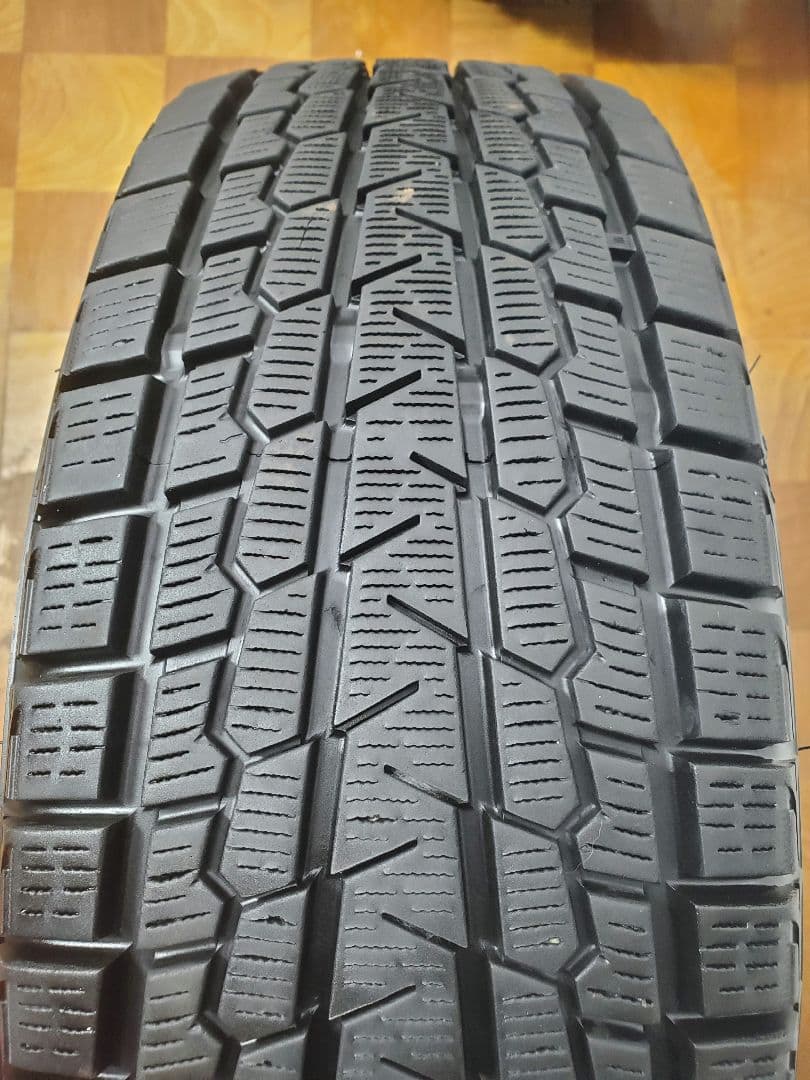 215/70R15 スタッドレス ヨコハマ G075