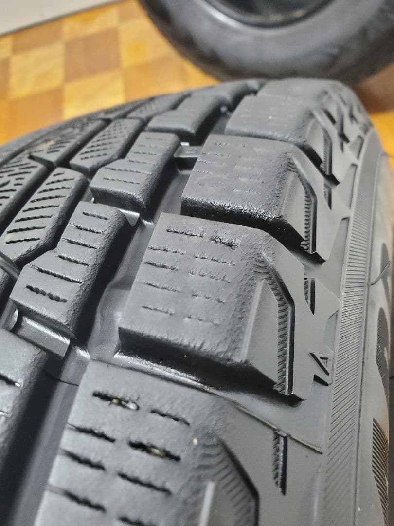 215/70R15 スタッドレス ヨコハマ G075