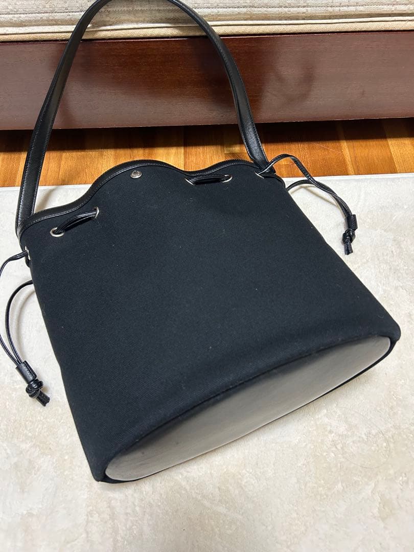 バッグ tout y est SAC COQUILLE BUCKET