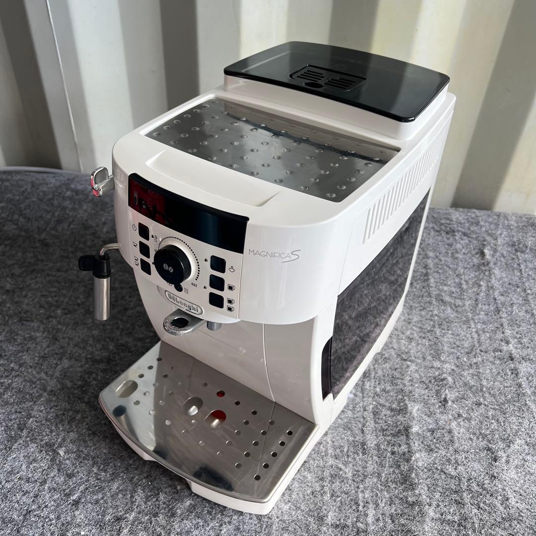 RC96美品✨　デロンギ 全自動コーヒーマシン ホワイト 新生活応援✨