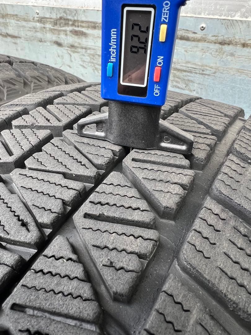 senaブリヂストンスタッドレス235／55R19 105Q深溝