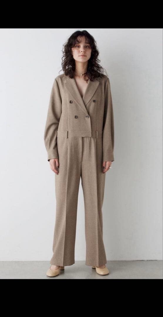 ※本日より日曜日まで値下げ‼️テーラーカラージャンプスーツ ベージュ