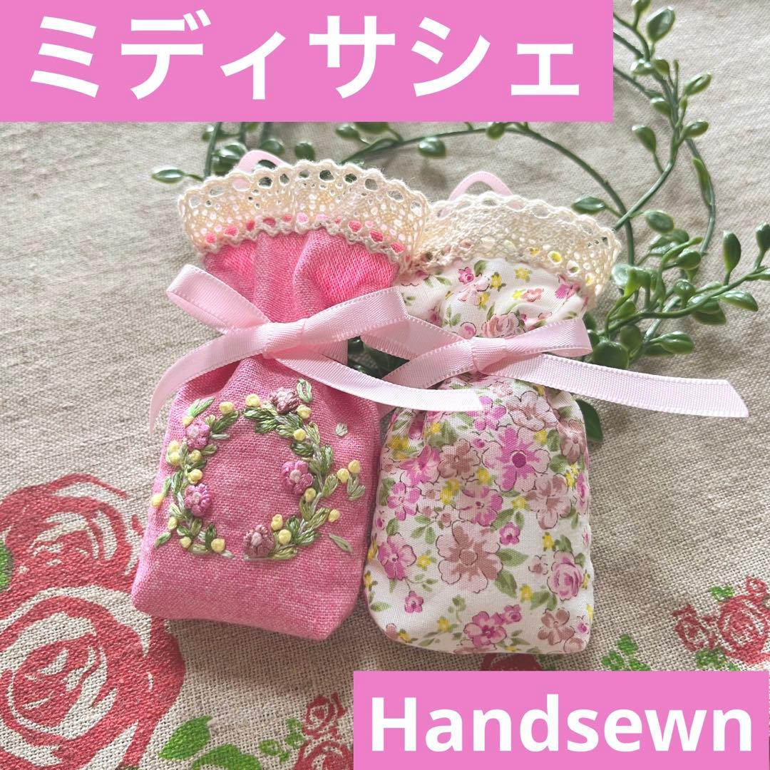 No.2304-5 ミディサシェ 香り袋 ピンクのリース刺繍＊小花柄