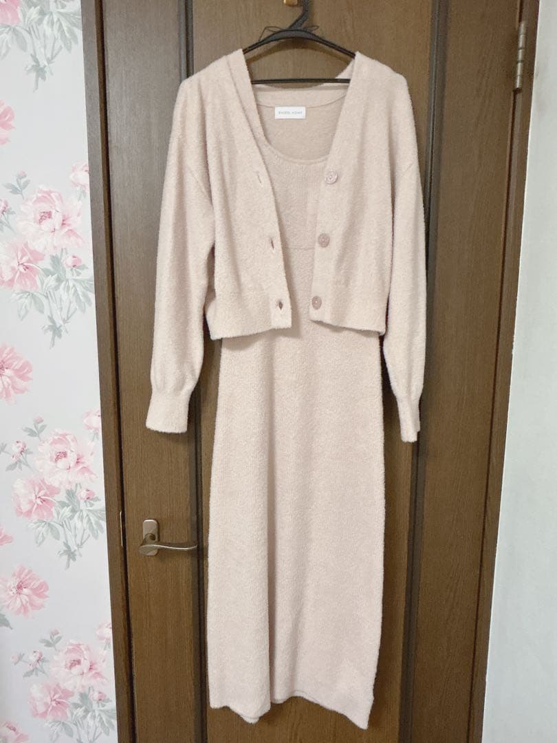 値下げ中SNIDELバリエカラーカップインニットワンピース＆カーディガン