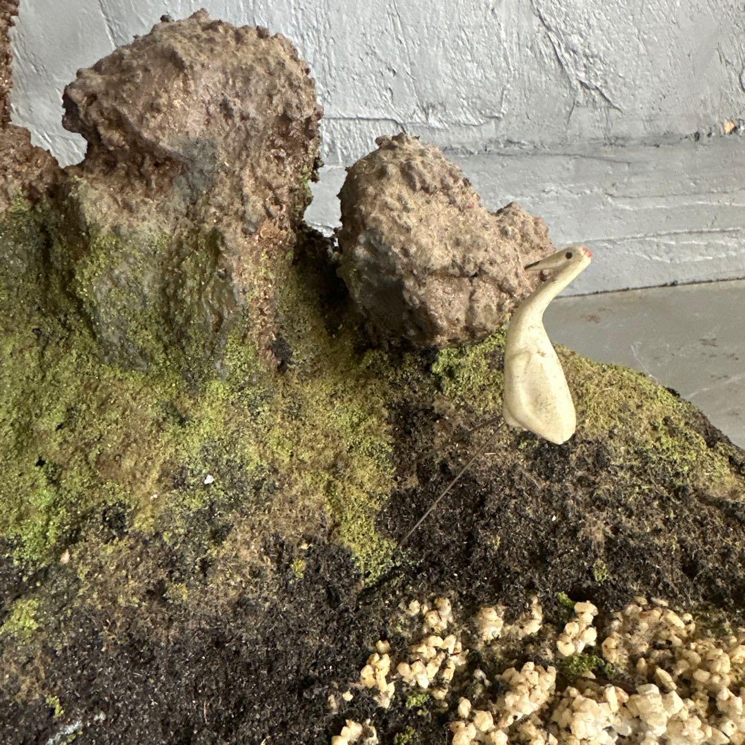 フェイク！中型盆栽 苔と土の植え込みの鉢