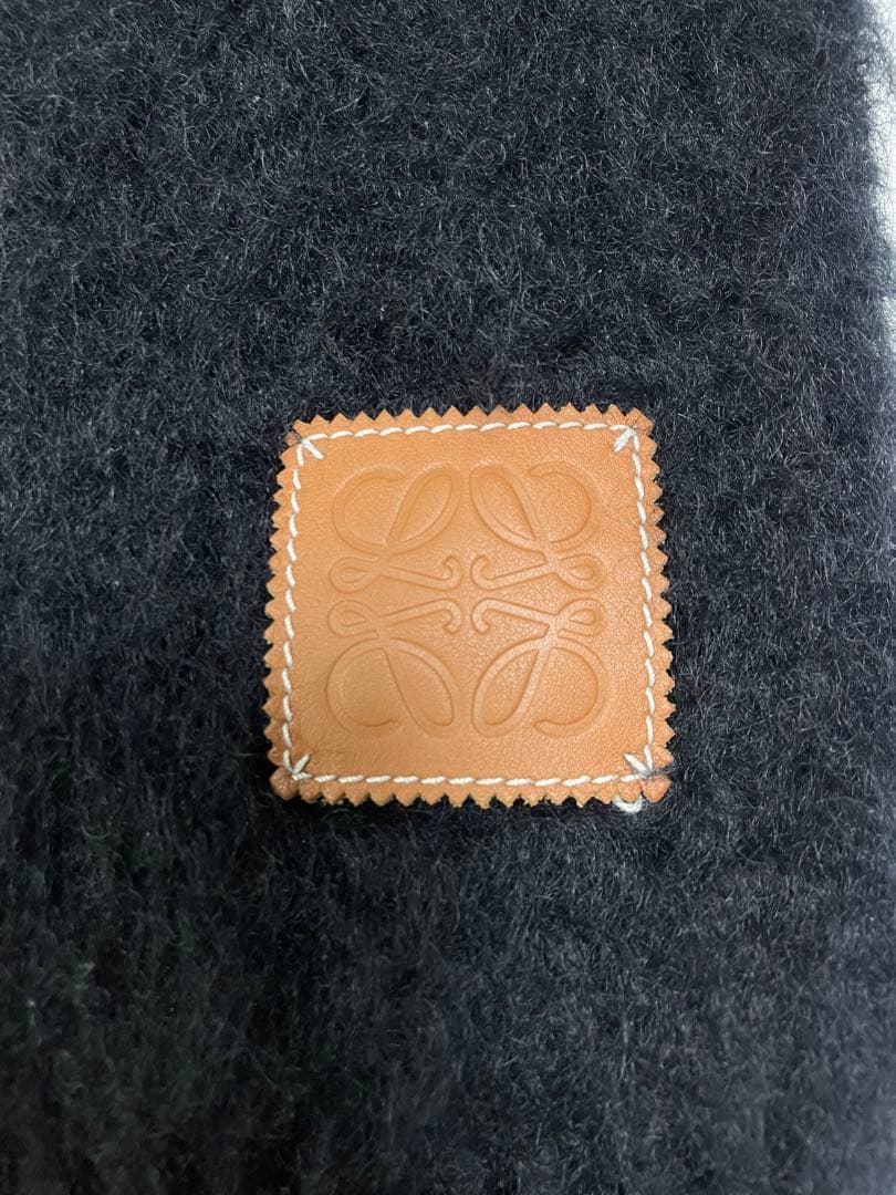 LOEWE 黒 マフラー