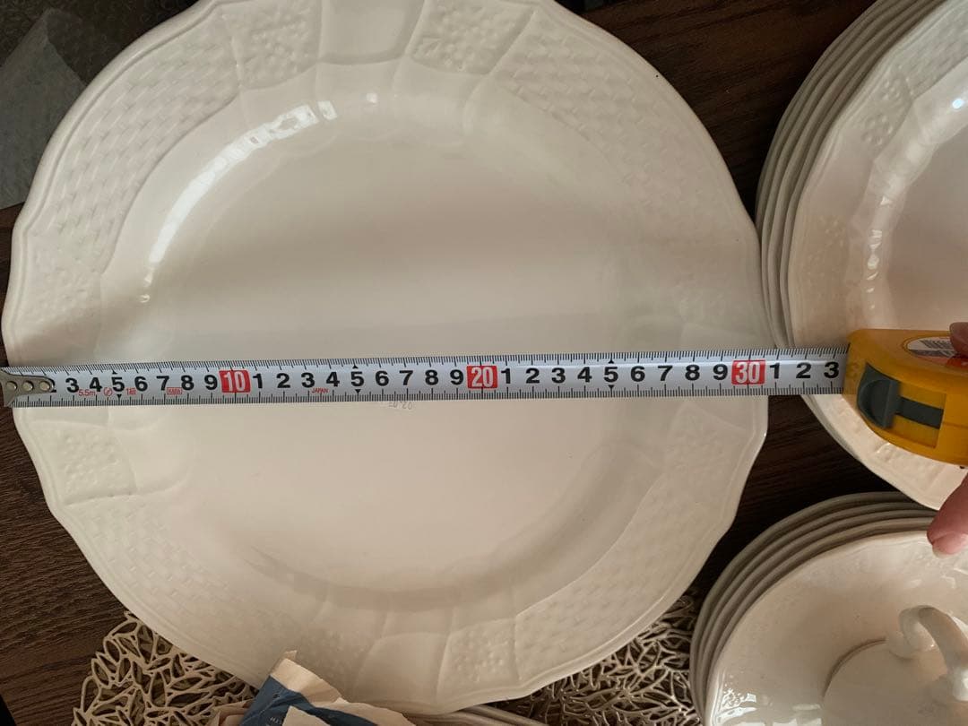 ルネッサンスホワイトmikasa逆輸入食器セット（皿、カップ、ソーサー）