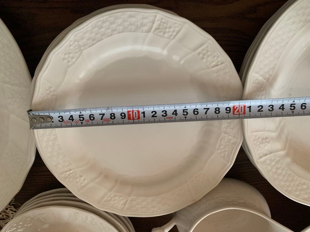 ルネッサンスホワイトmikasa逆輸入食器セット（皿、カップ、ソーサー）
