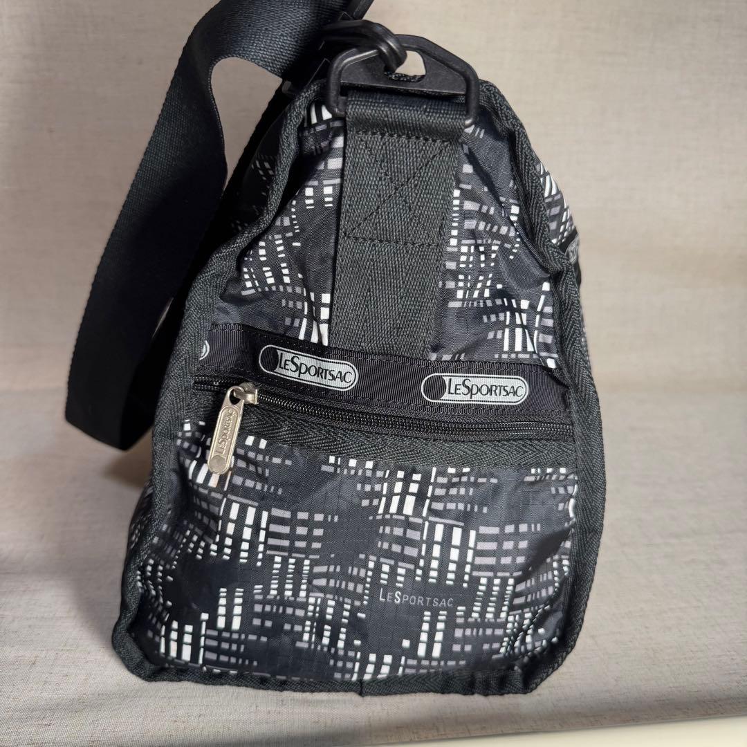 LeSportsac レスポートサック　モノトーン　総柄　黒　ボストンバック