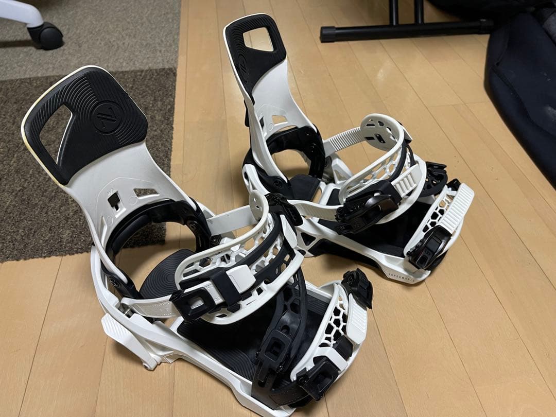 NIDECKER スノーボードビンディング ホワイト　Mサイズ