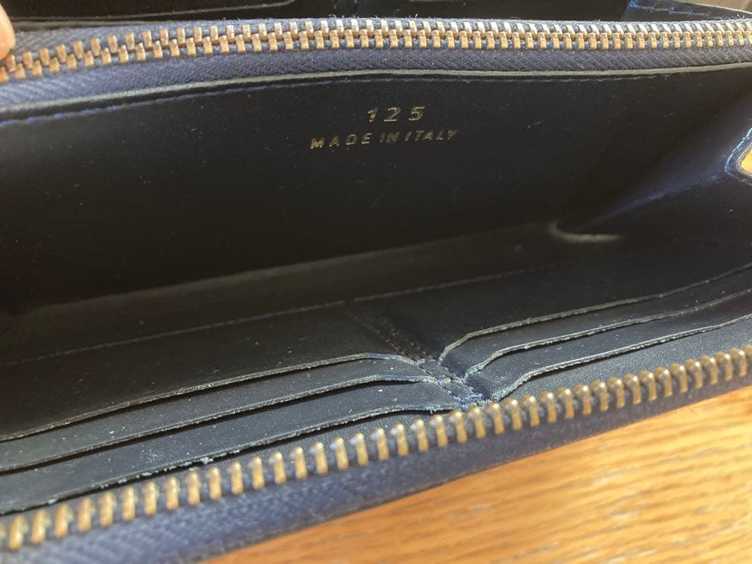 美品 Felisiレザー ラウンドジップ 長財布 ブラック 125 黒