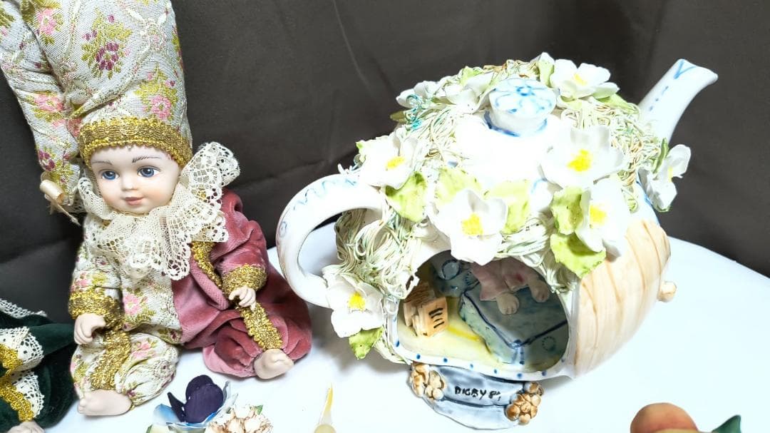陶花　ビスクドール人形　ドイツ製　Goebel　うさぎティーポット　陶器