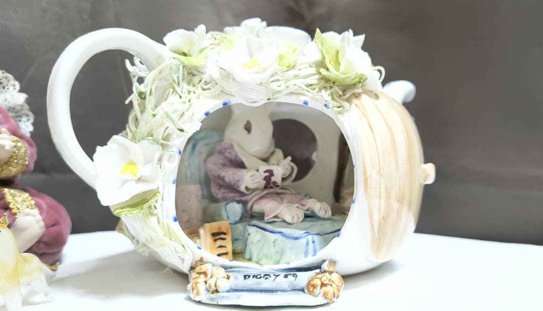 陶花　ビスクドール人形　ドイツ製　Goebel　うさぎティーポット　陶器