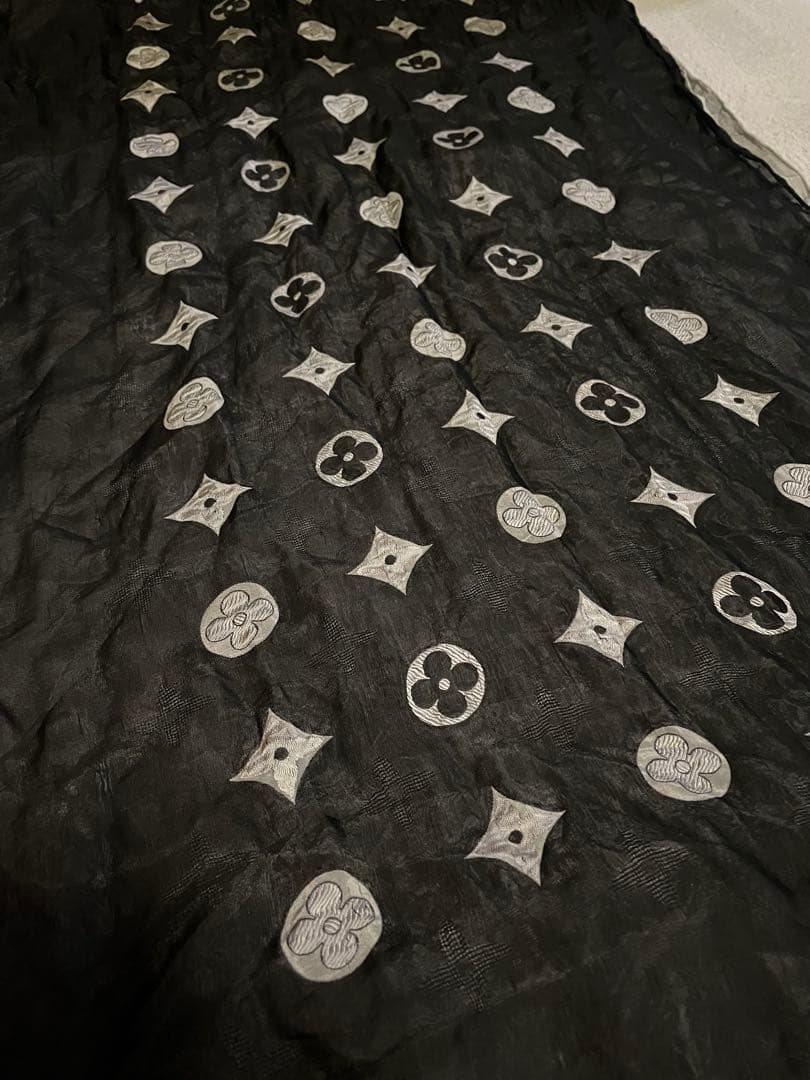 Louis Vuitton 刺繍模様 スカーフ 黒