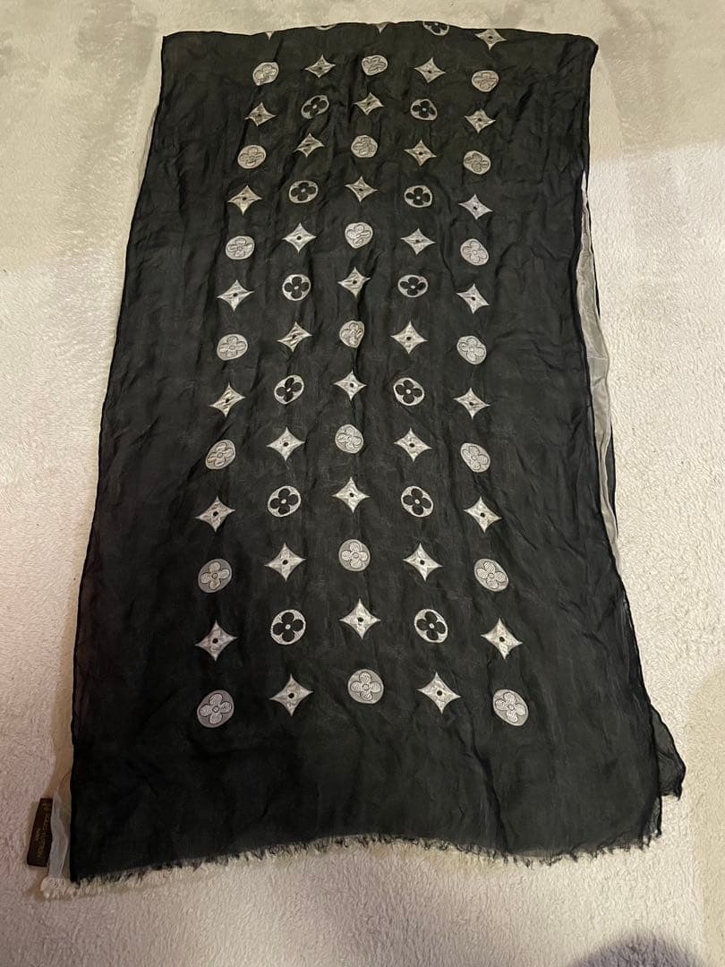 Louis Vuitton 刺繍模様 スカーフ 黒