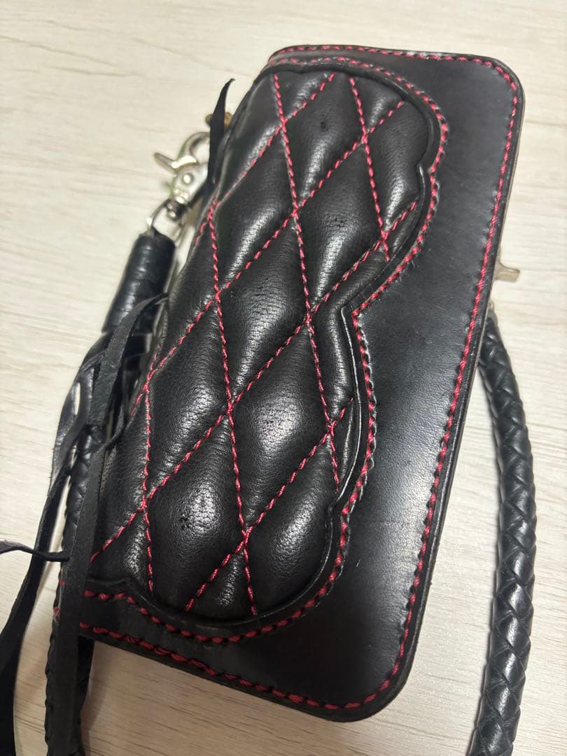 と*く様 キルティング　トラッカーウォレット　レッドステッチ　ウォレットチェーン