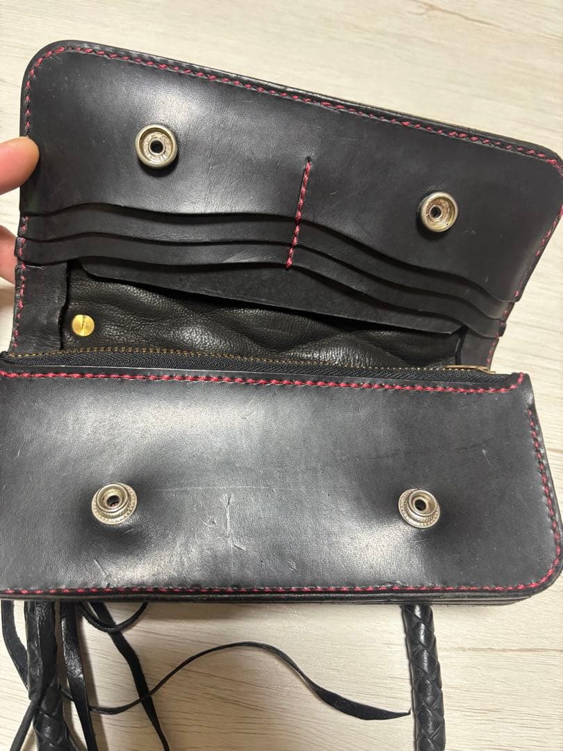 と*く様 キルティング　トラッカーウォレット　レッドステッチ　ウォレットチェーン