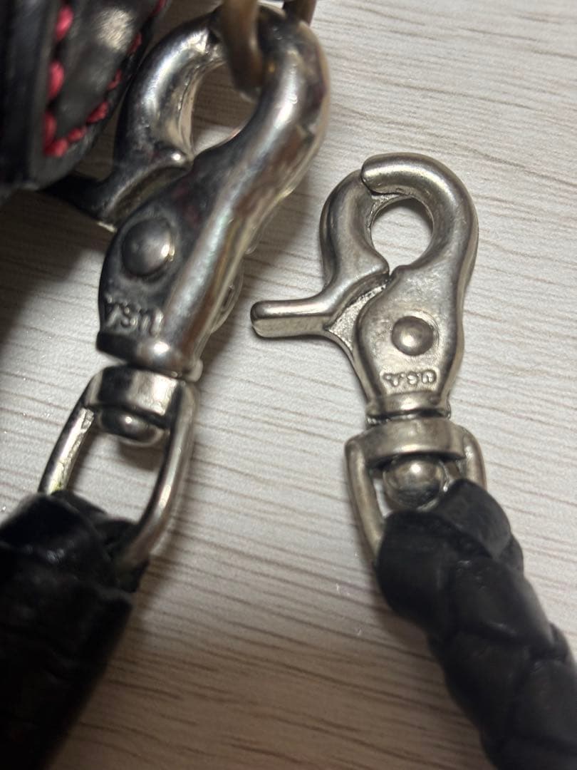 と*く様 キルティング　トラッカーウォレット　レッドステッチ　ウォレットチェーン