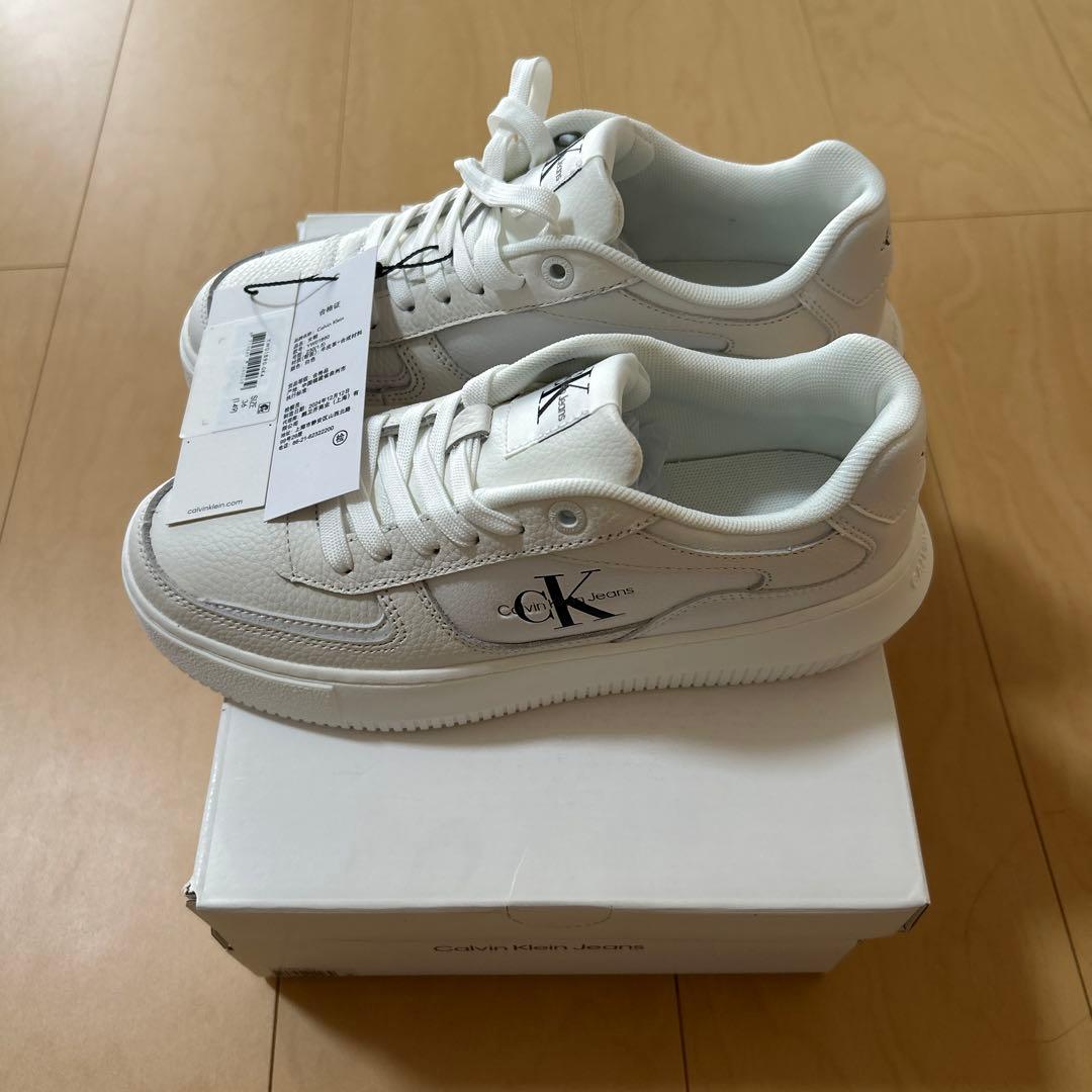   Jeans ホワイトスニーカー